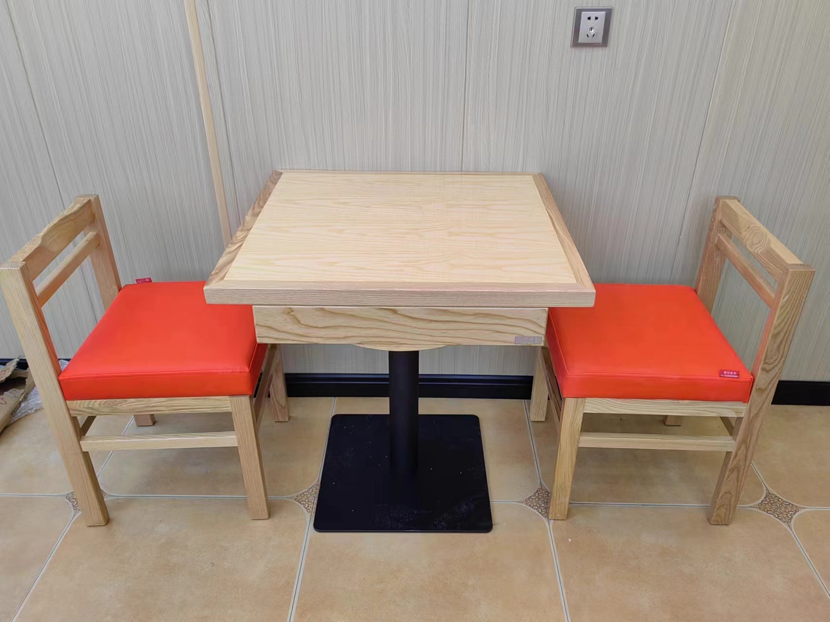 當(dāng)前餐廳家具廠面臨哪些問(wèn)題